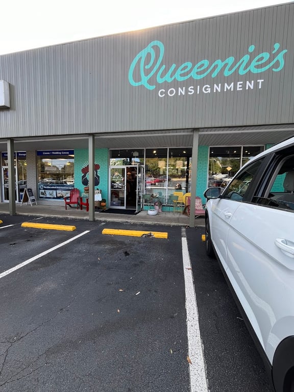Queenie’s Consignment