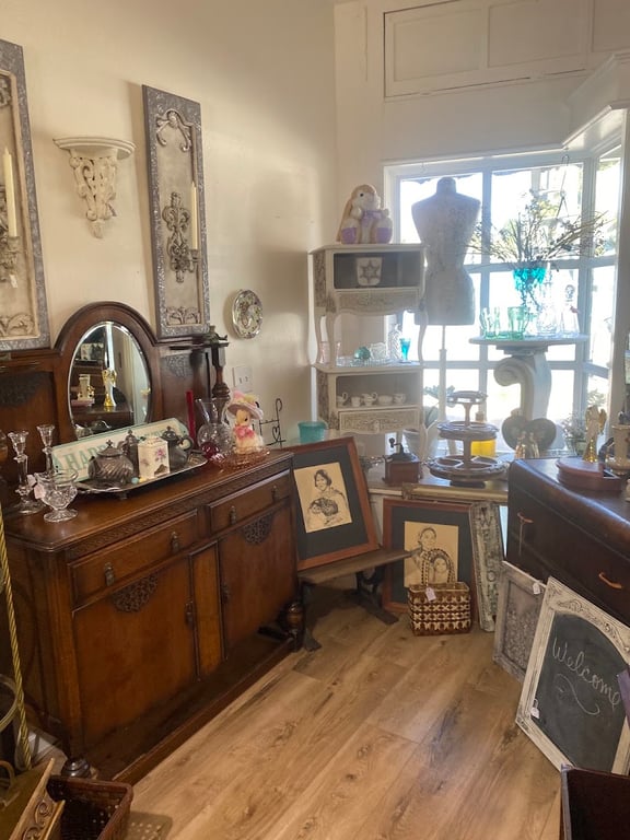 The Vintage Pick & Art Studio