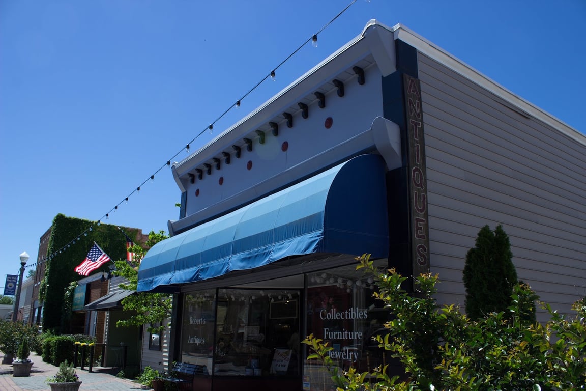 Robert’s Antiques