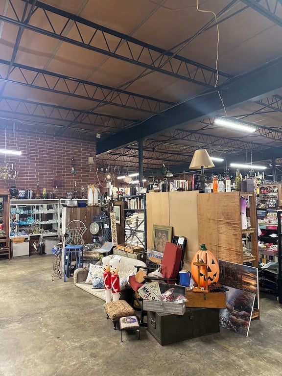 Photo of THIEVES MARKET