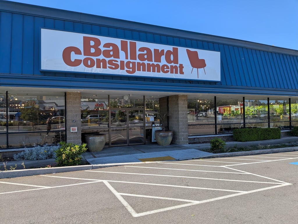 Ballard Consignment – Lynnwood – Furniture & Decor