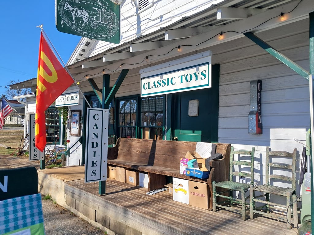 Country Peddler Antiques & General Store