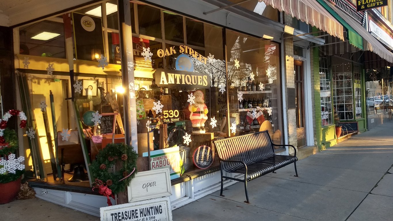 Photo of Oak Street Antiques, Collectibles, and Mercantile