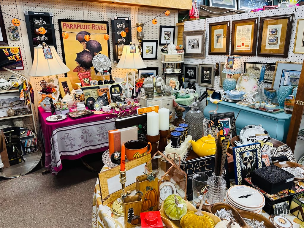 Photo of Antiques and Uniques on Main