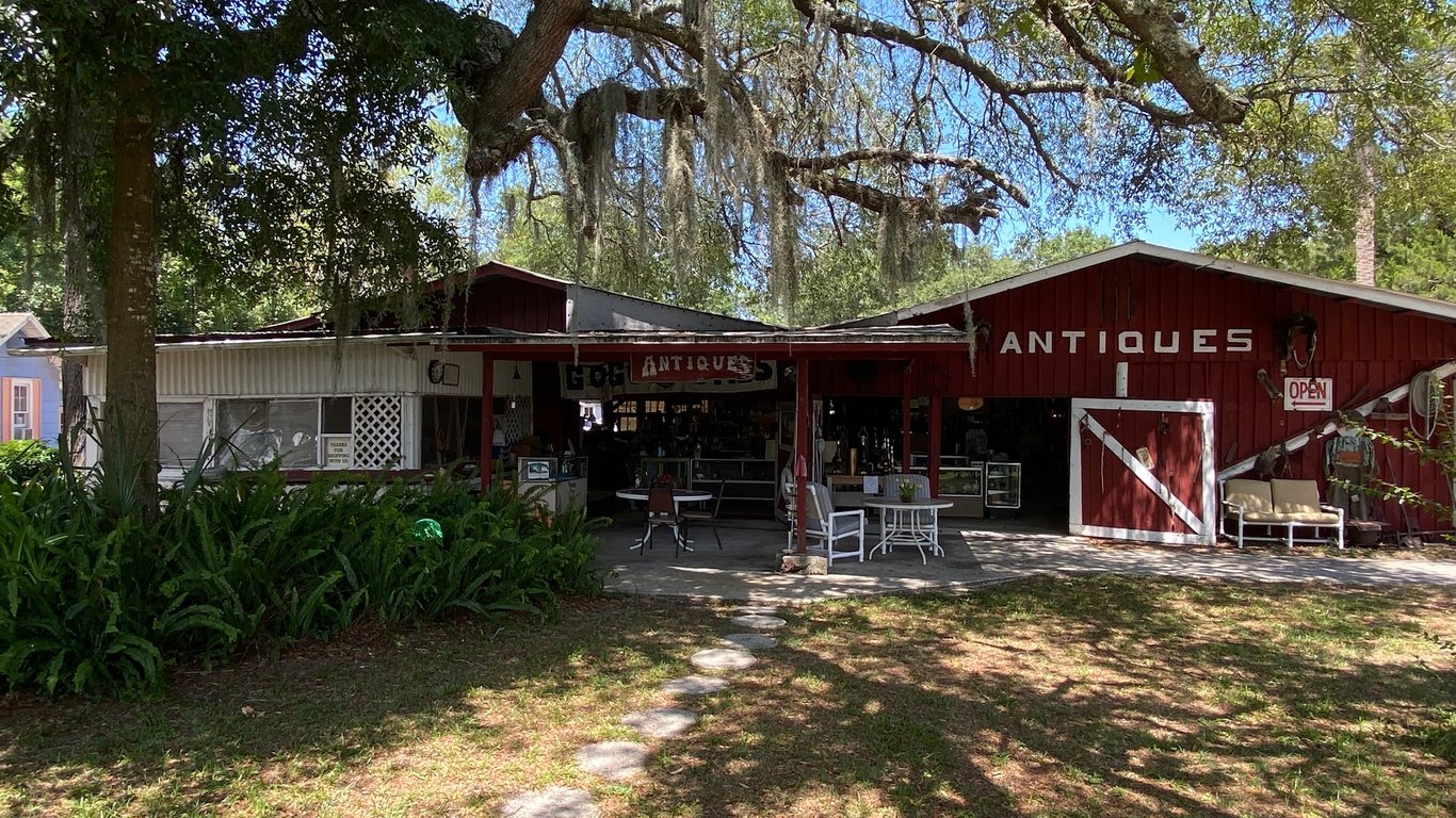 Bayard Antique Village