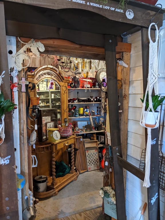 Vintage Mercantile HD