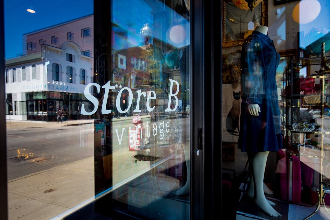 Photo of store B vintage