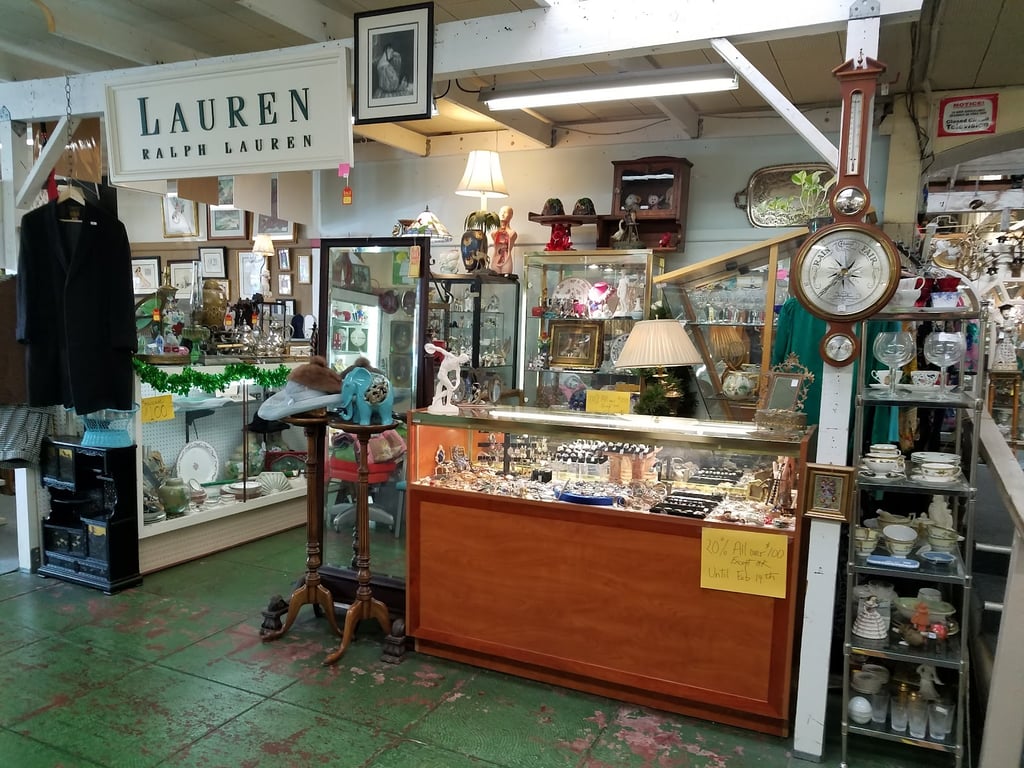 Photo of Old Barn Antique Mall Inc
