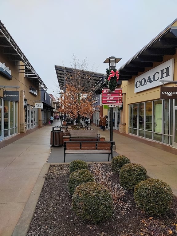 St. Louis Premium Outlets