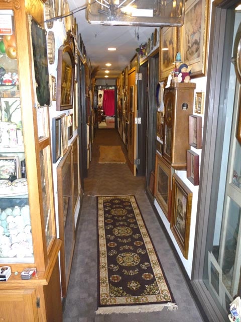 Photo of Antique & Collectibles Marketplace