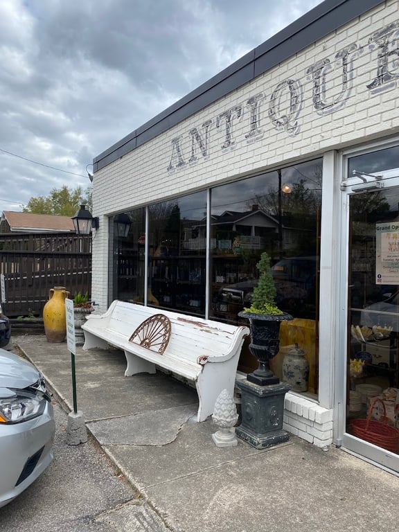 Photo of Antique Market on Linden