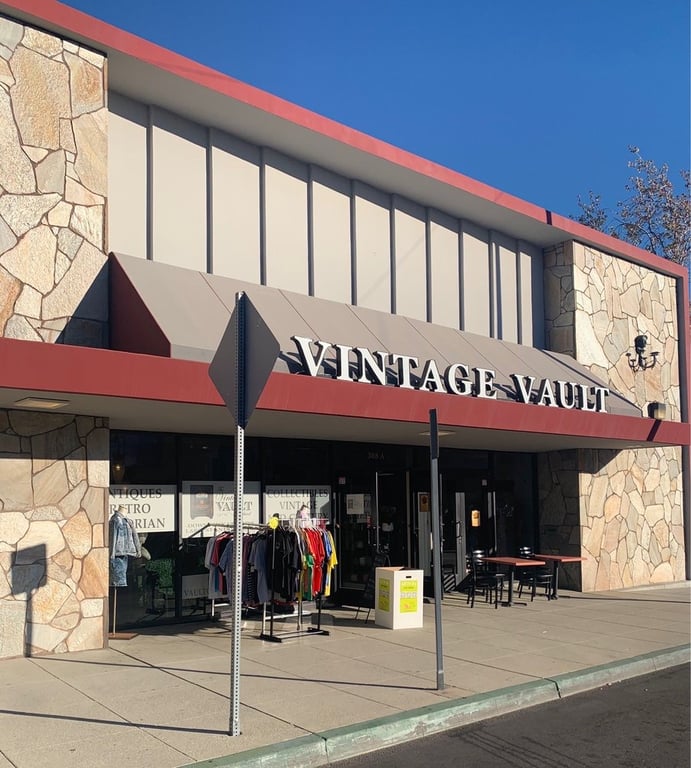 Pomona Yard Vintage