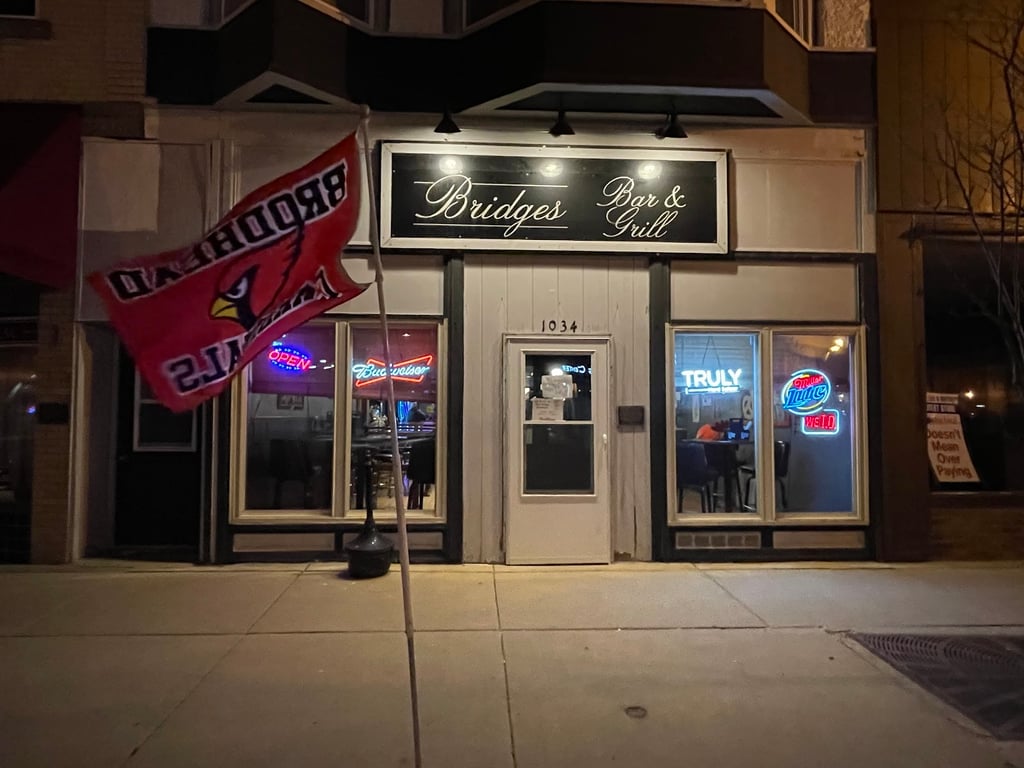 Bridges Bar & Grill