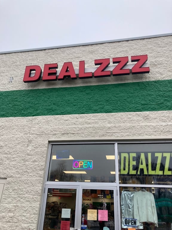 Dealzzz Discount Clothing Outlet