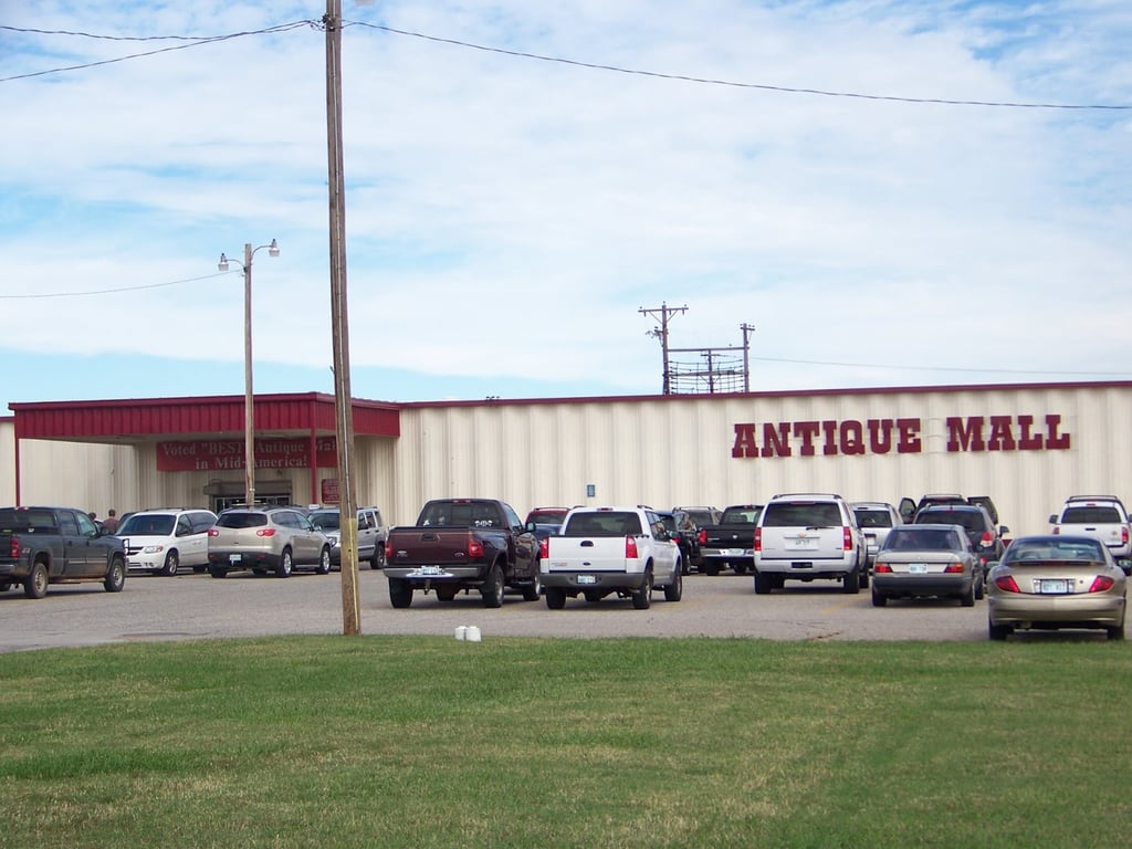Paramount Antique Mall