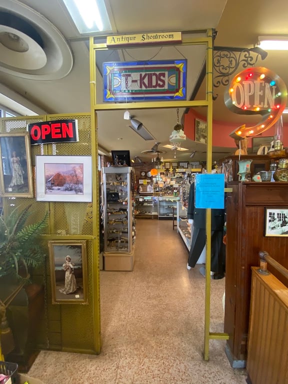 Photo of Lovejoy’s Antiques & Collectibles