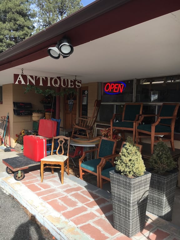 Aunt Maude’s Antique Mall