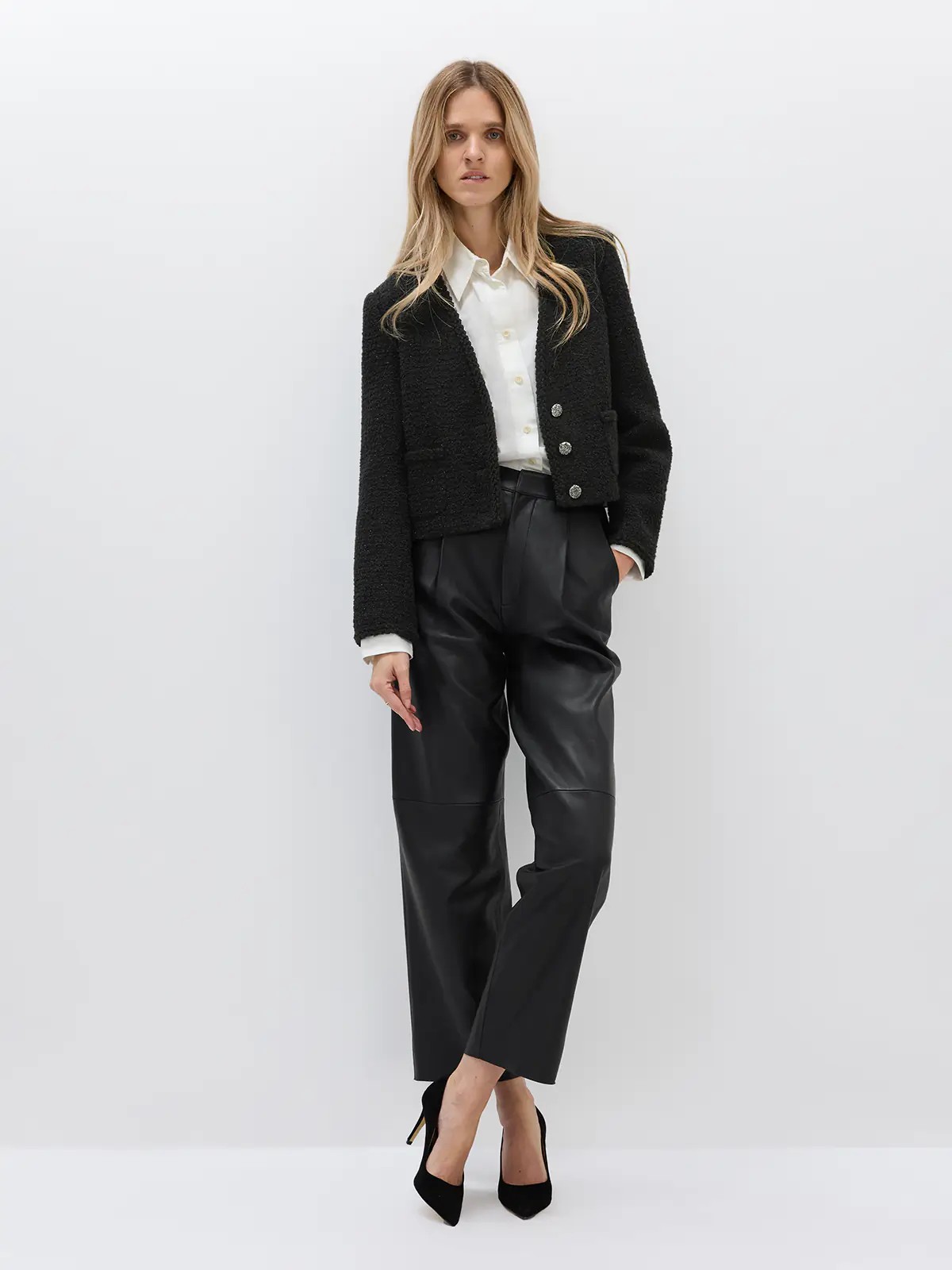 LENORA｜Elegant V-Neck Tweed Short Blazer-Model front view-03