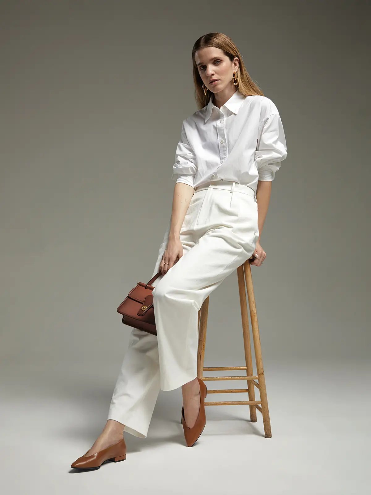 classic oversize casual blue white pima cotton shirt - Model front shot