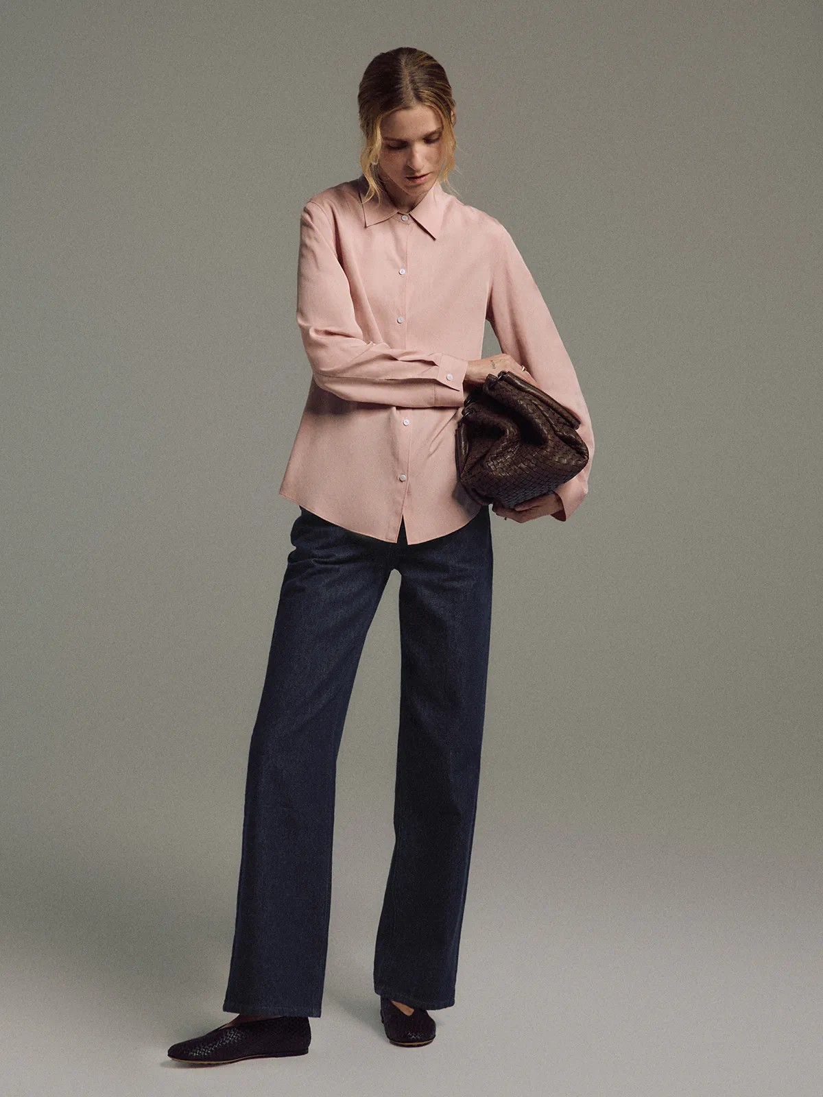 AGGIE｜Raw Denim Straight-Leg Jeans-Model side view-02