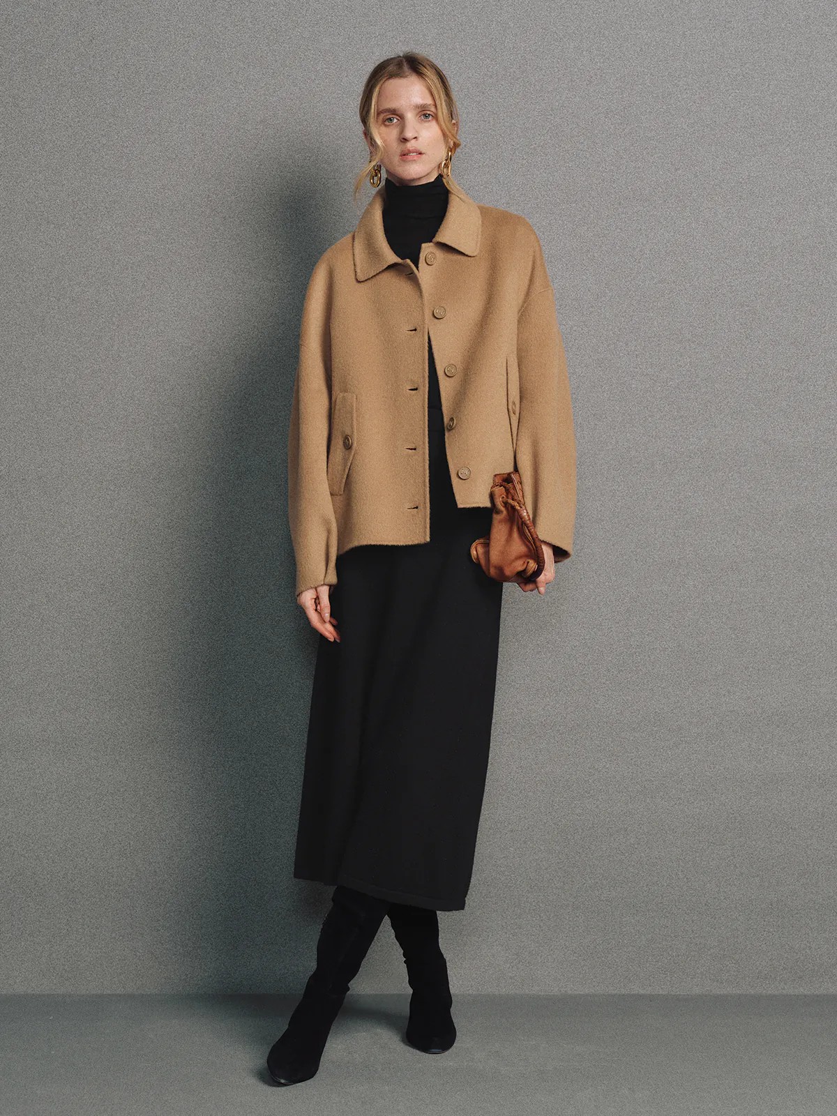 KELSEY｜Wool-Silk Camel Hair Collared Short Jacket-Model side view-02