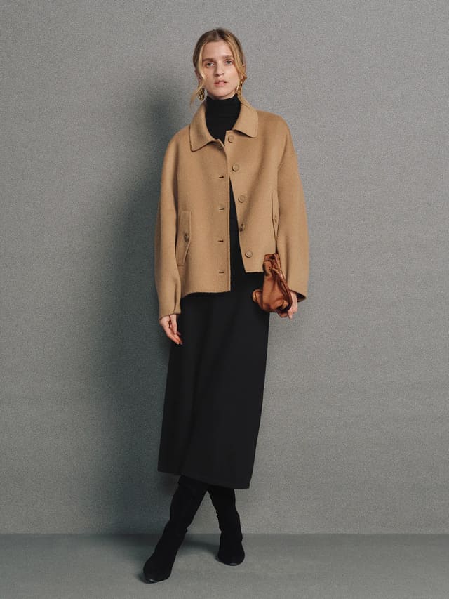 KELSEY｜Wool-Silk Camel Hair Collared Short Jacket-Model side view-02