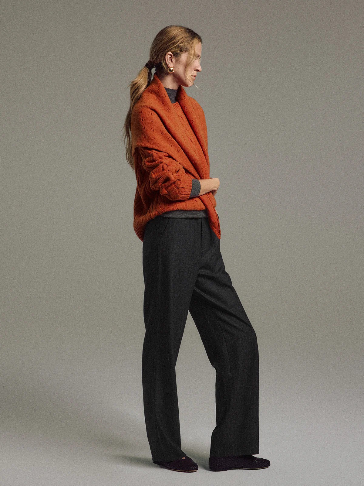MAXINE｜Wool-Blend Elastic-Waist Straight Trousers-Model side view-01