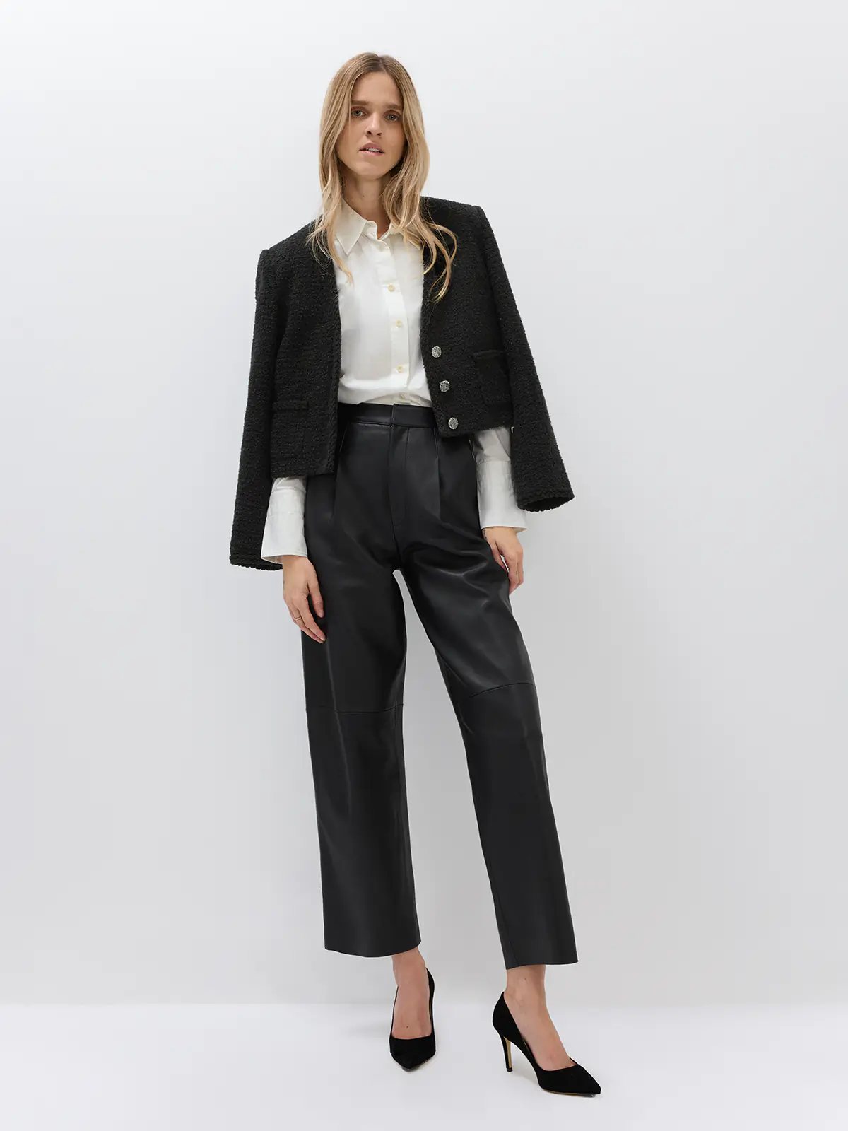 LENORA｜Elegant V-Neck Tweed Short Blazer-Model front view-05