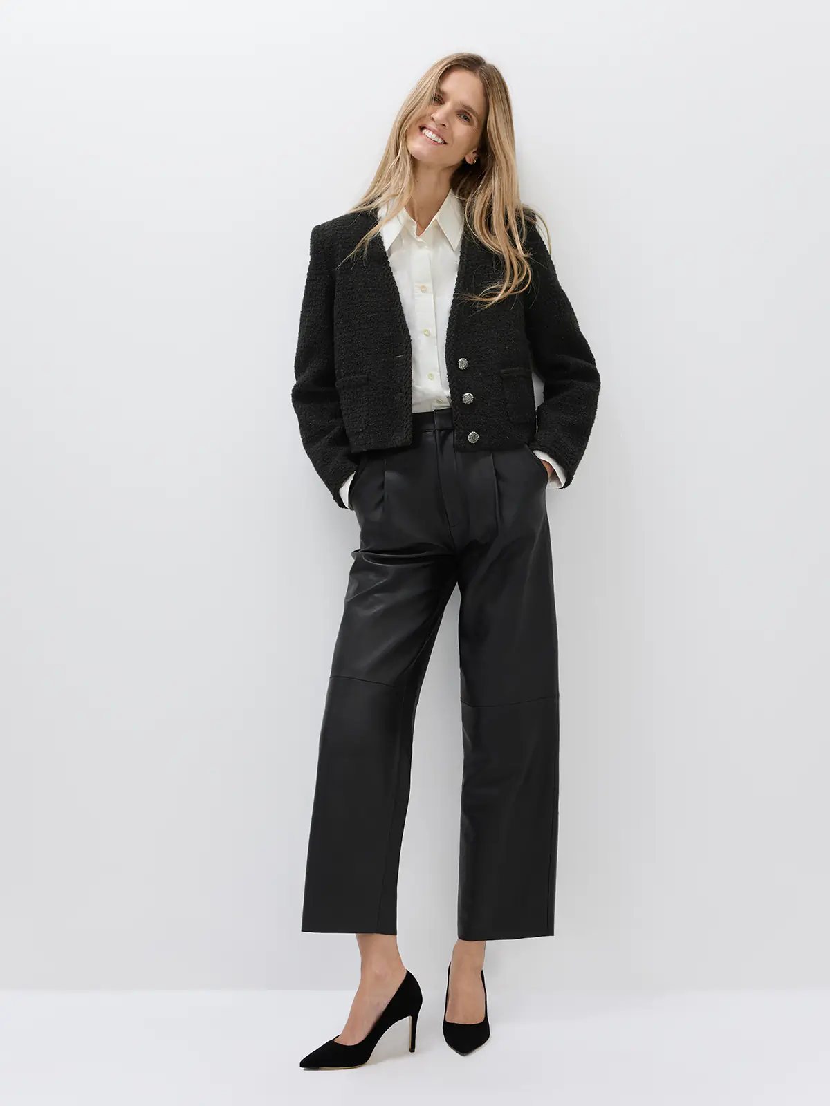 LENORA｜Elegant V-Neck Tweed Short Blazer-Model front view-01