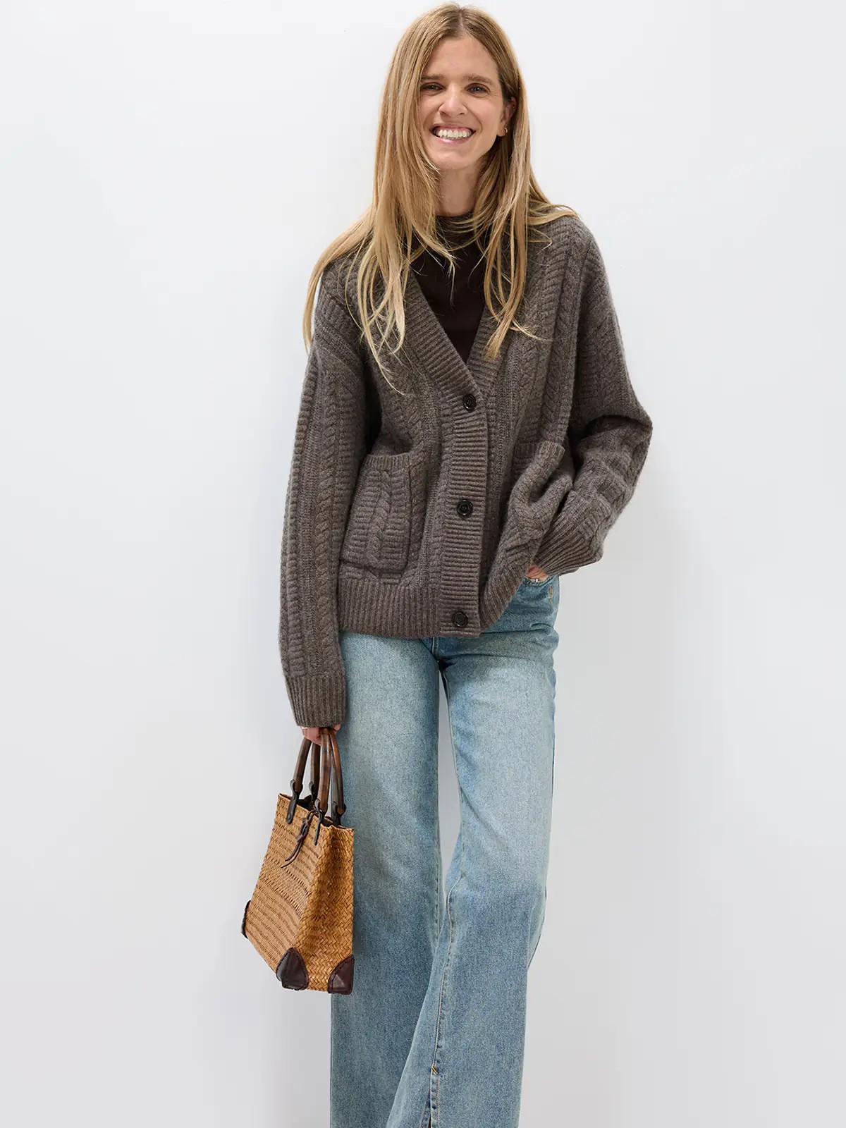 HATTIE｜Cashmere Wool Blend V-Neck Cable Cardigan-Model front view-03