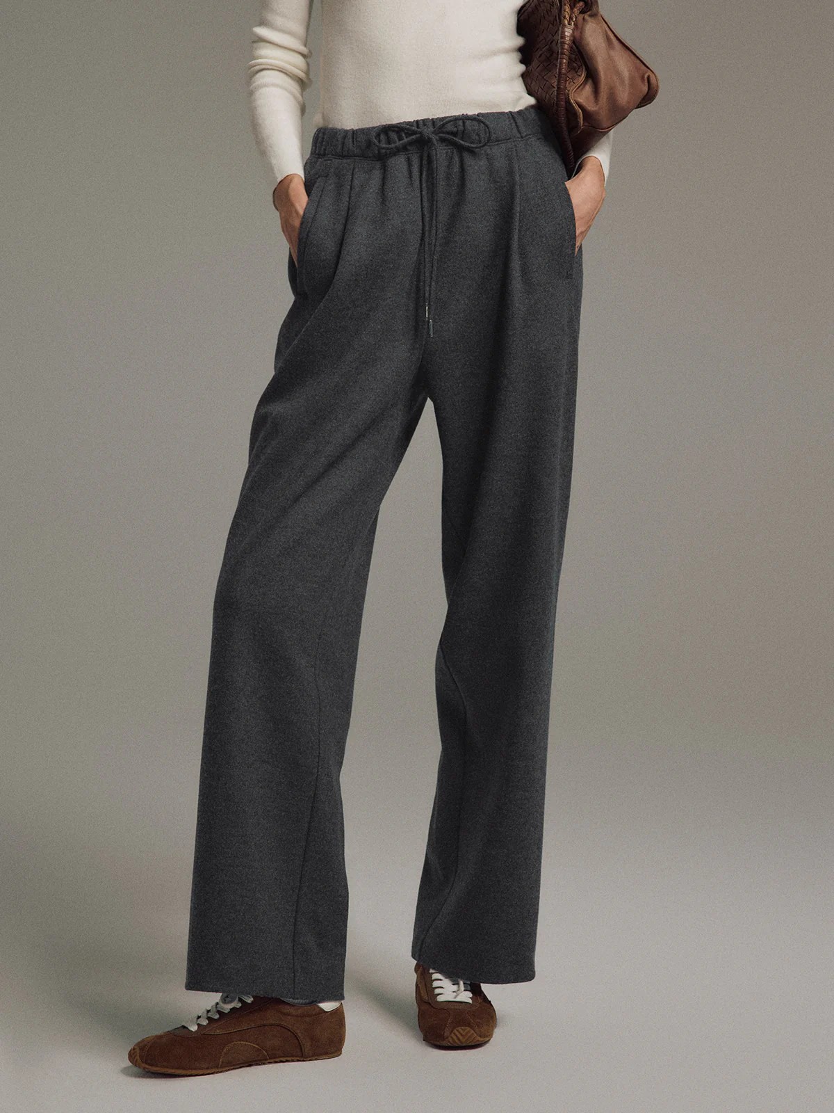 HEATHER｜Wool Blend Drawstring Waist Straight Trousers-Model side view-02