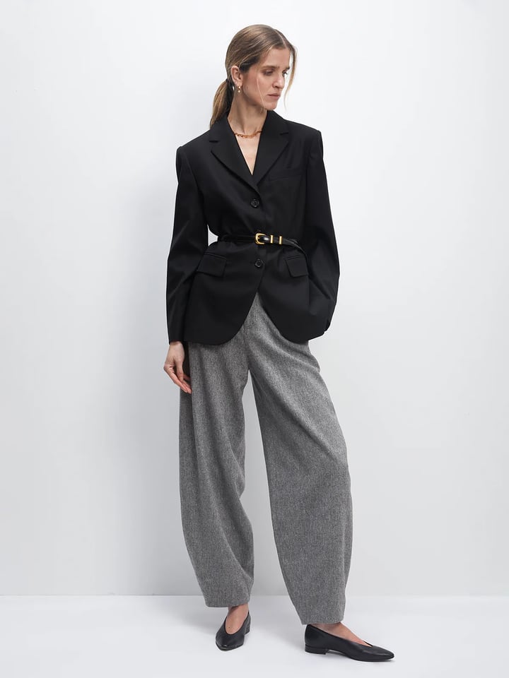 GOLDIE｜Wool Acetate Cuban-Collar Blazer- Model side view-02