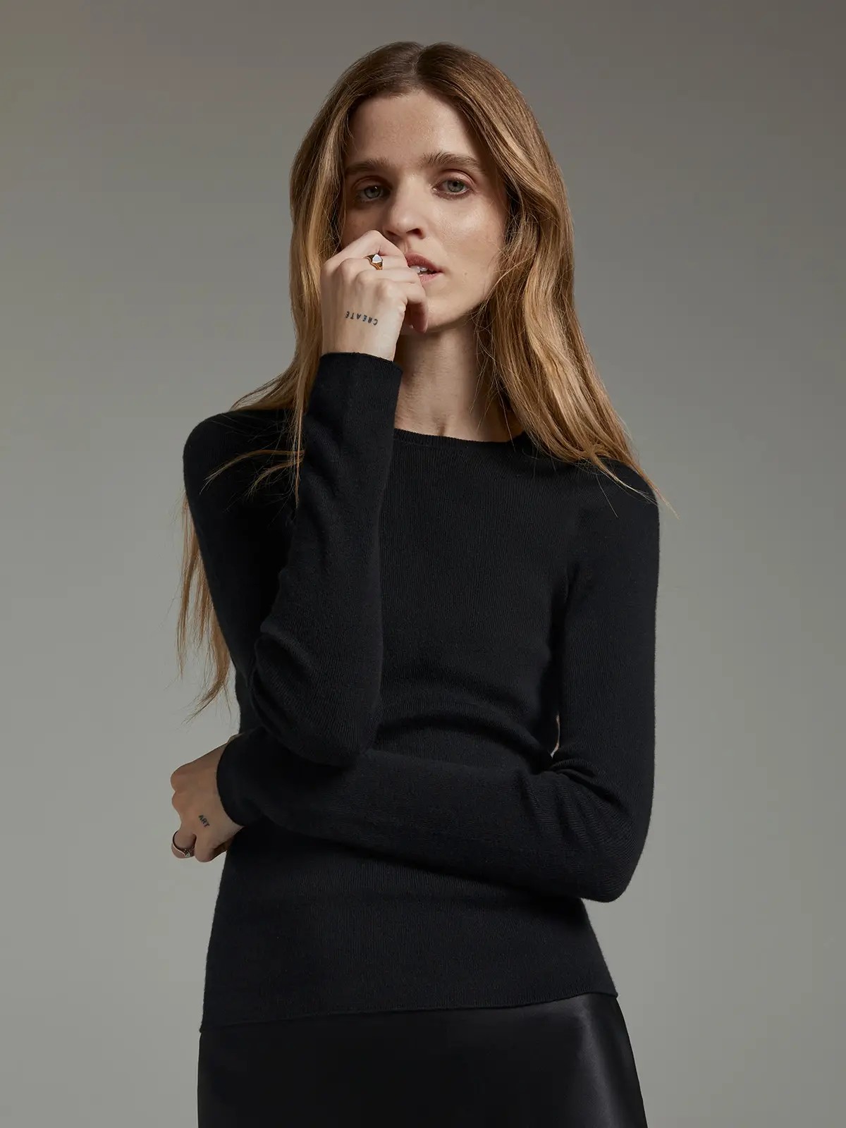 cashmere cotton washable slim fit seamless base layer knit top-Model front photo-04