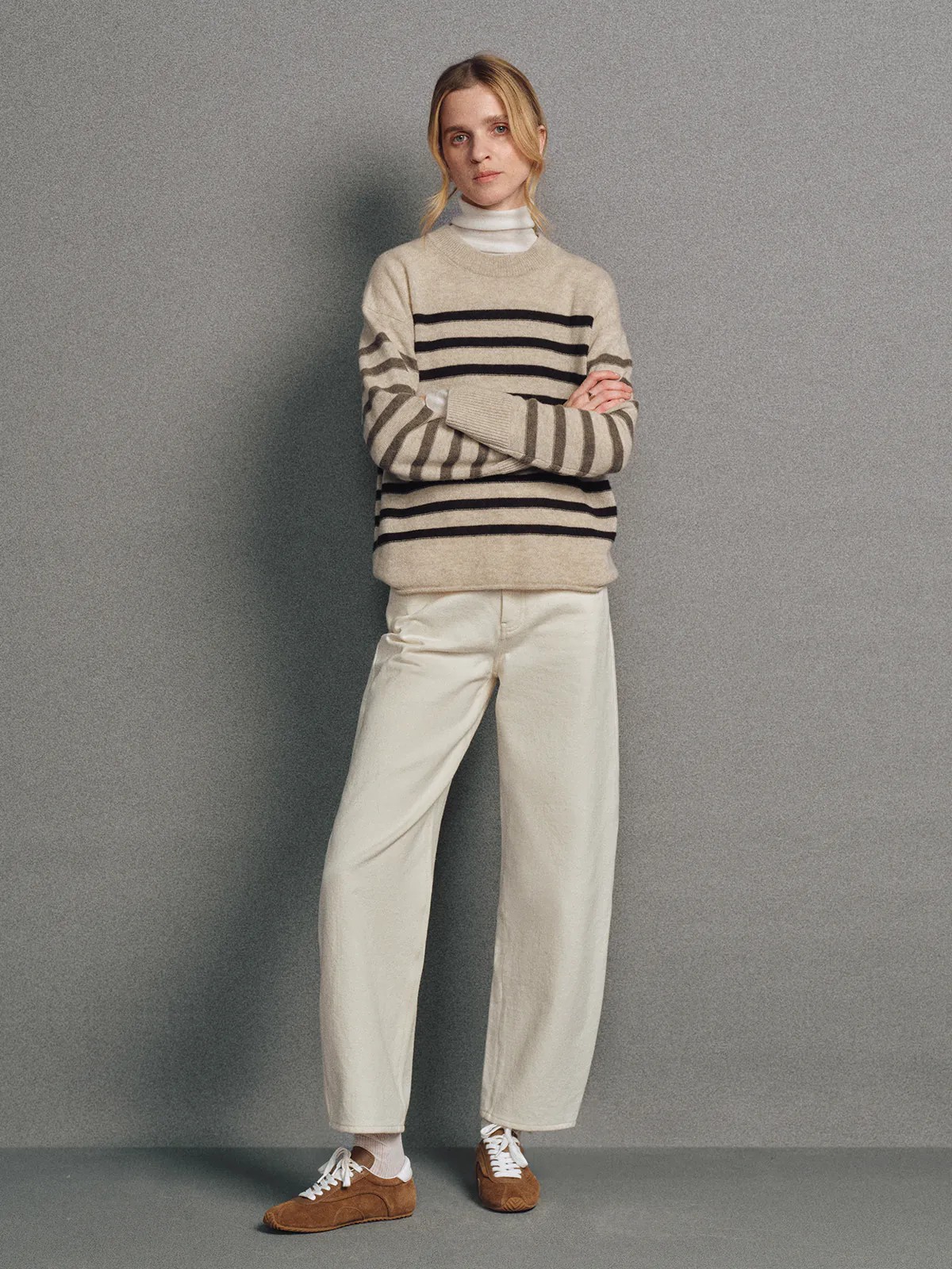 ELVIRA｜Contrast Stripe Cashmere Wool Jumper-Model side view-01