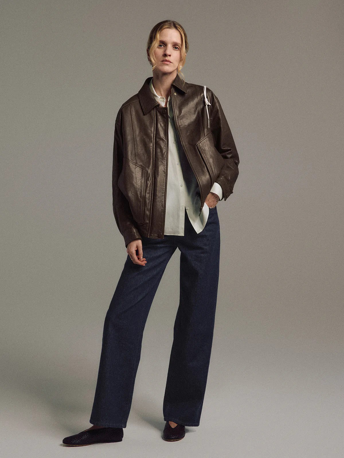 AGGIE｜Raw Denim Straight-Leg Jeans-Model front view-01