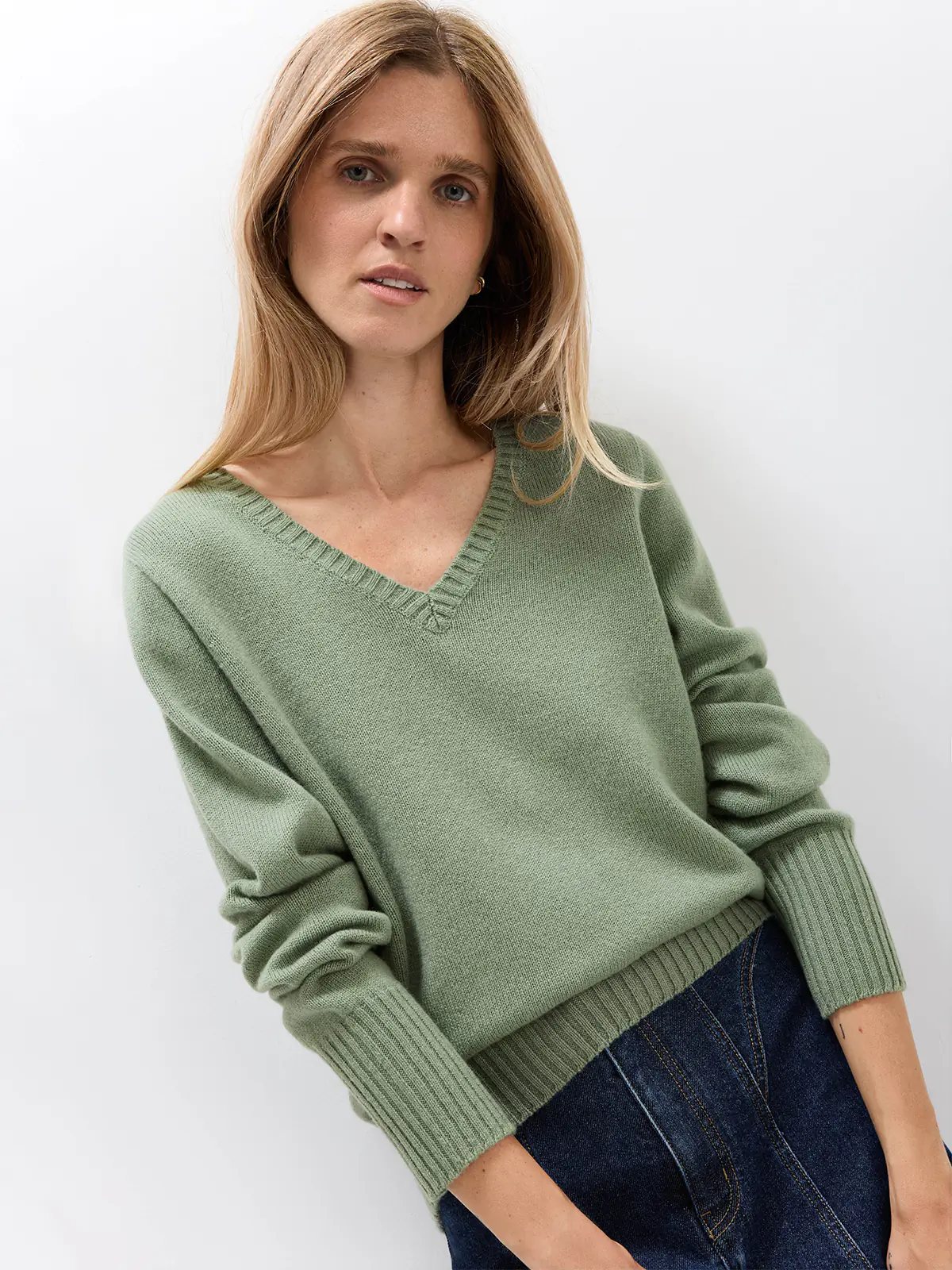 GLORIA｜Merino Wool V-Neck Jumper - sage green