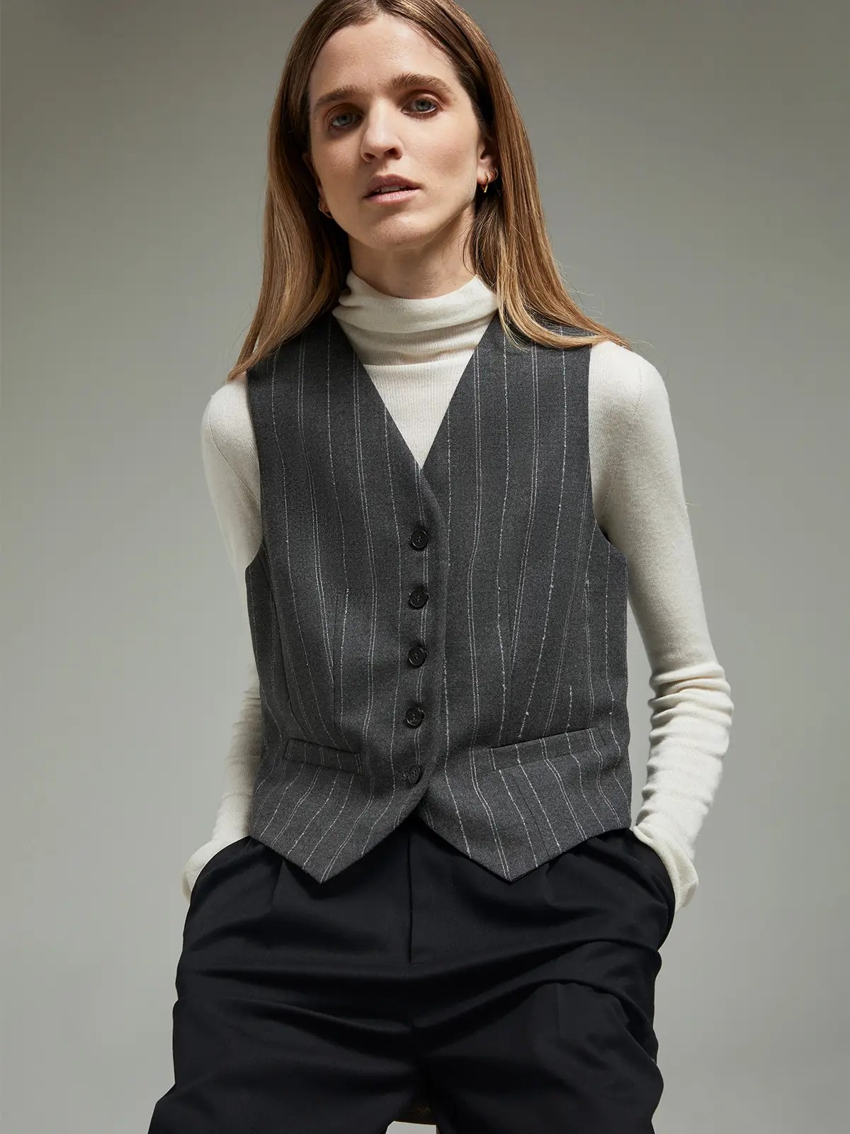PREMIUM Italian virgin wool silver stripe vest-Model close-up-2