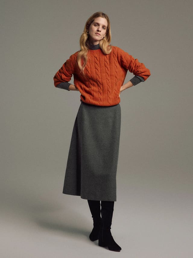 RENATA｜Wool-Blend A-Line Midi Skirt-Model side view-01