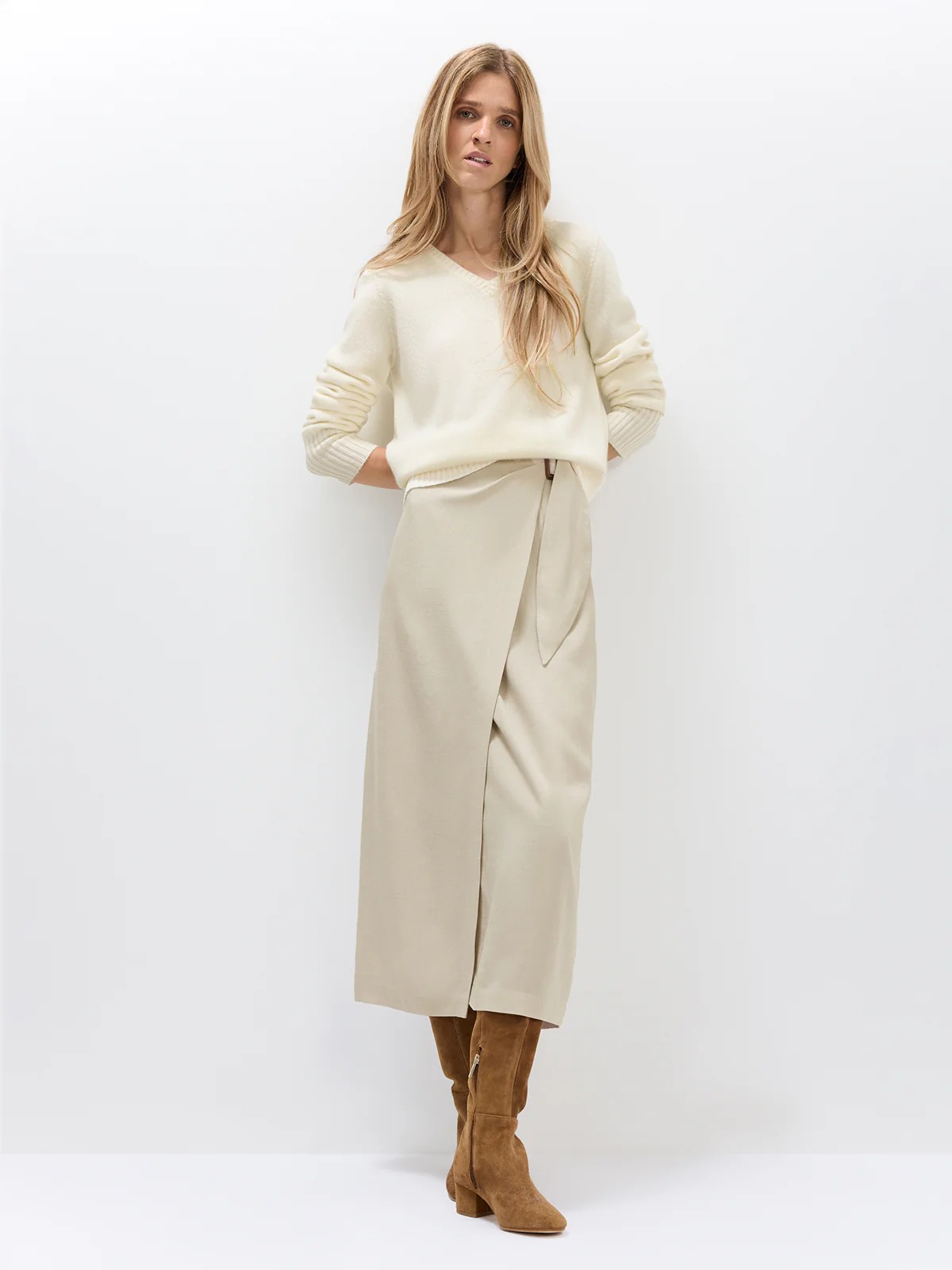 LIORA｜Acetate Wrap Midi Skirt–Model side view-01