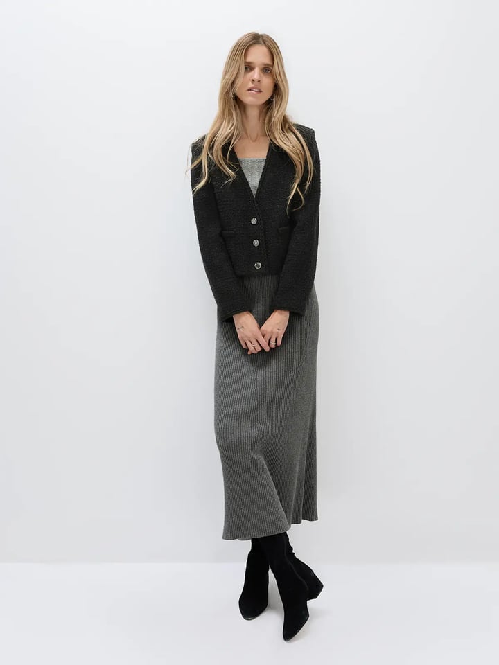 LENORA｜Elegant V-Neck Tweed Short Blazer-Model front view-02