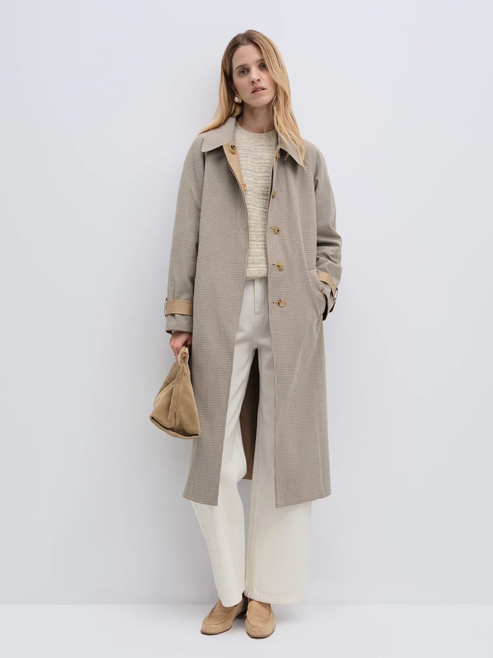 ALEXIS｜Reversible Check Trench Coat-Model side view-01