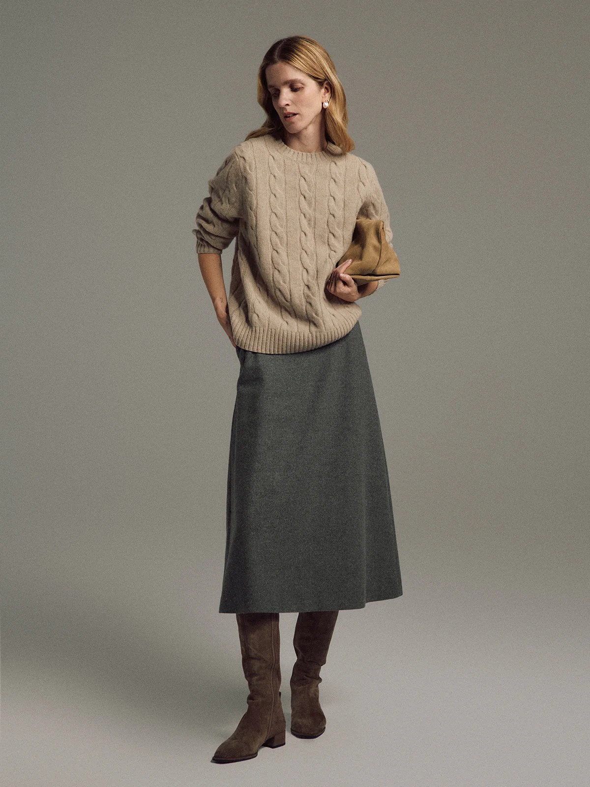 RENATA｜Wool-Blend A-Line Midi Skirt-Model side view-02