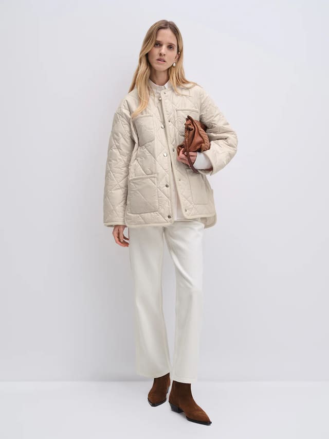 SABRINA｜Quilted Textured Jacket-Model side view-01