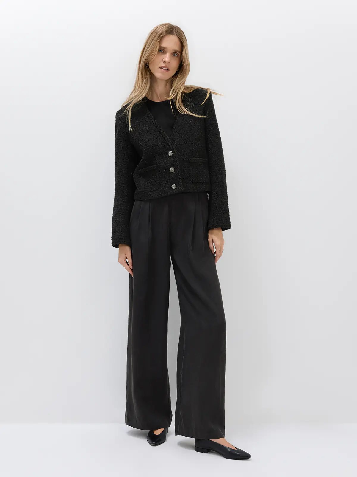 LENORA｜Elegant V-Neck Tweed Short Blazer-Model front view-04
