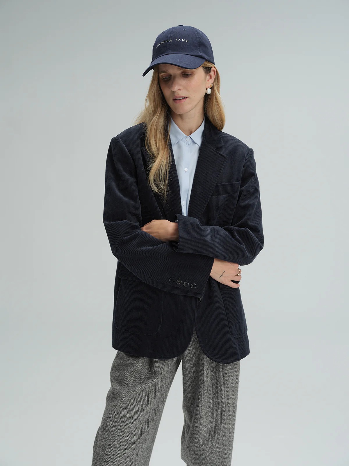 KIMBERLEY｜Pure Cotton Corduroy Tailored Blazer-Model side view-05