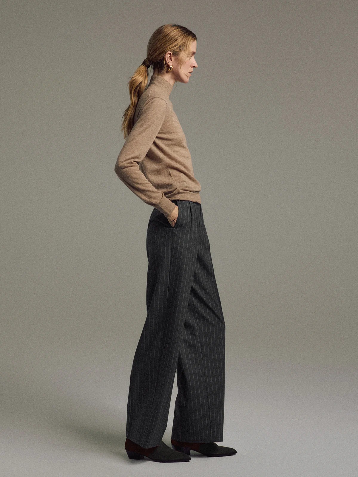 LORRAINE｜Wool Striped Wide-Leg Trousers-Model side view-03