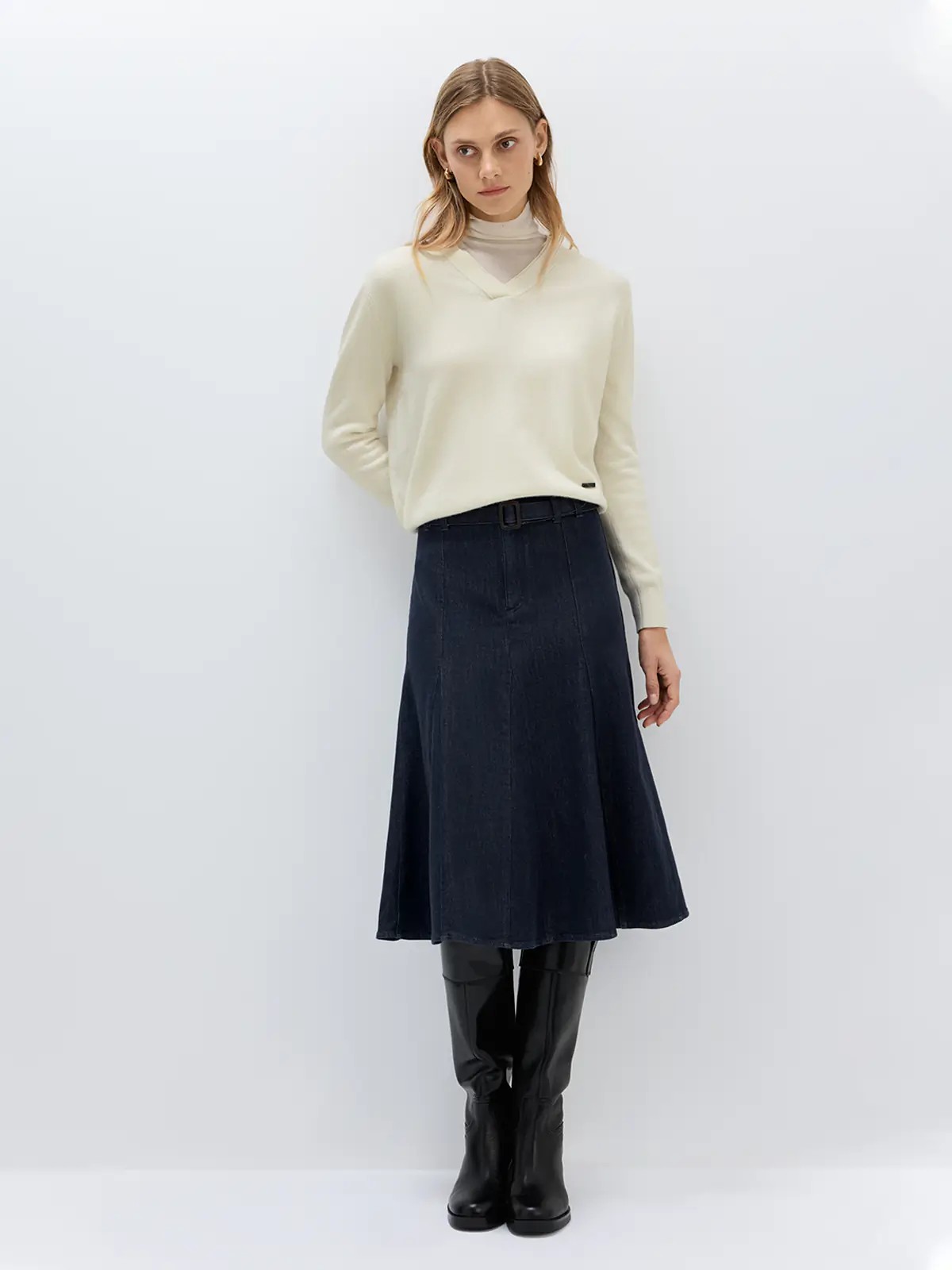 JENNIFER｜Lyocell Cotton Blended Fishtail Denim Skirt-Model front view-02