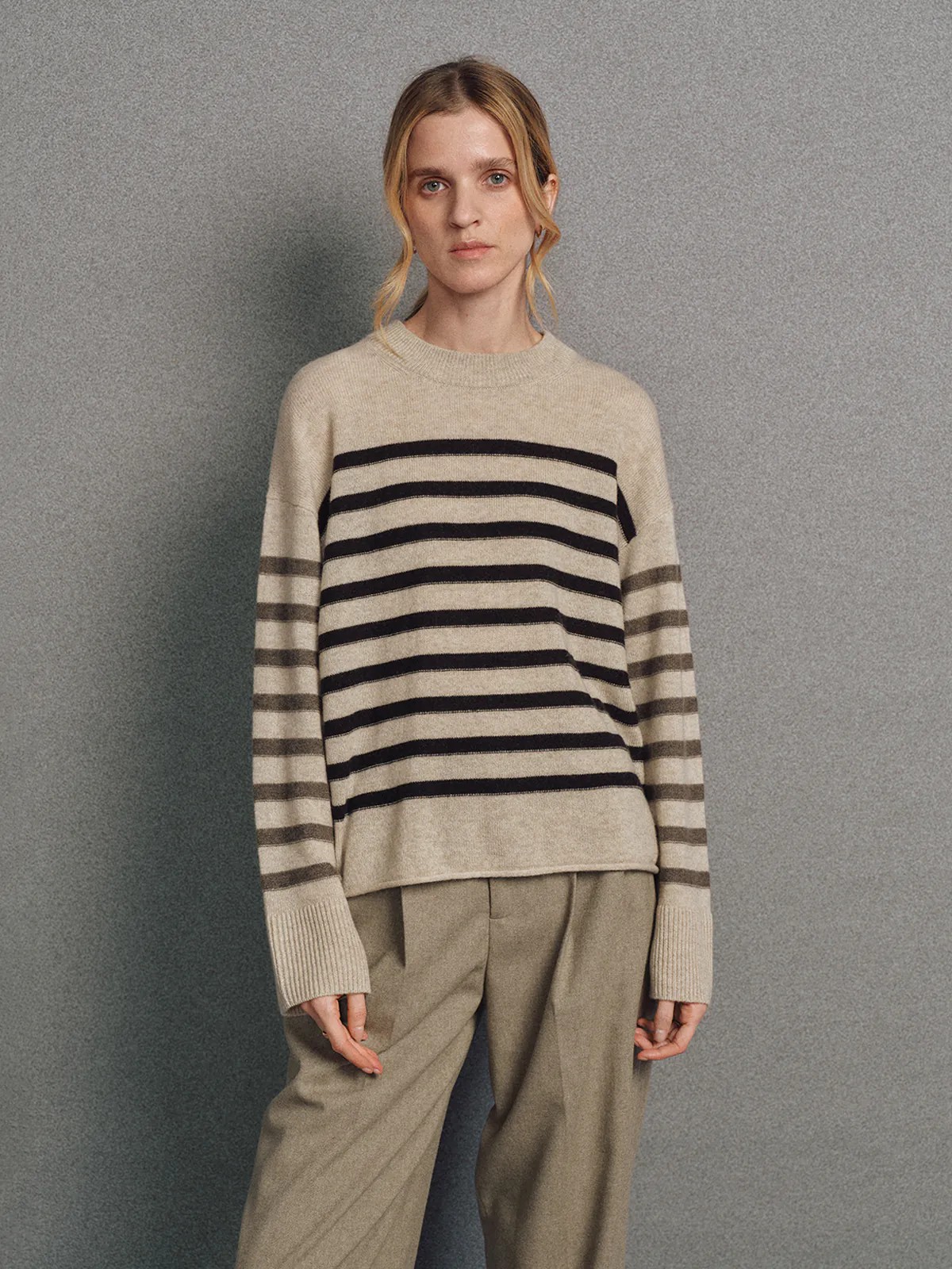 ELVIRA｜Contrast Stripe Cashmere Wool Jumper-Model front view-01