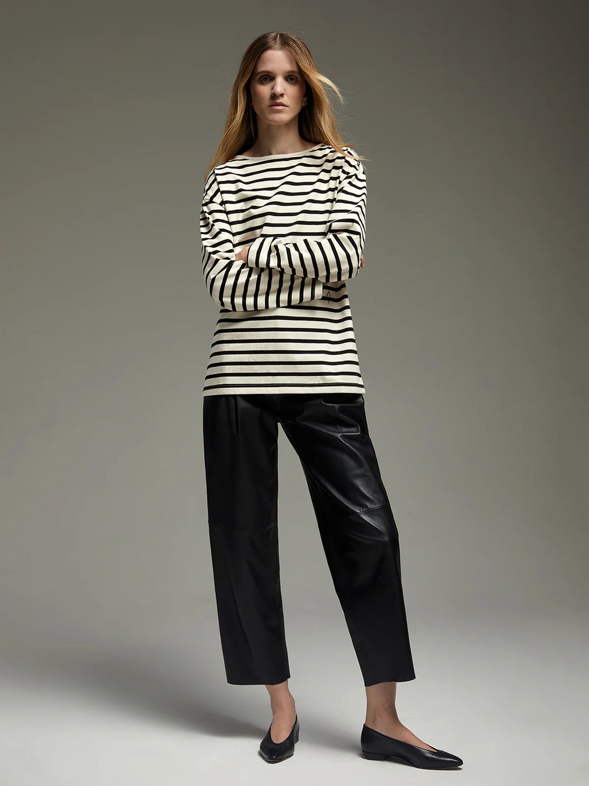 Front view of model wearing the Black/White striped heavyweight cotton t-shirt with crew neck and relaxed fit.