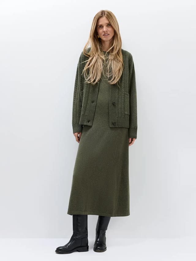 KENNEDY｜Long-Sleeve Knitted Dress With A Vented Hem-Model front view-01
